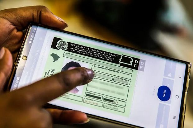 Dino mantém renovação automática da CNH para bons condutores