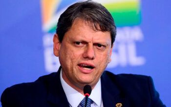 Em ato sobre o Holocausto, Tarcísio ignora Gaza e fala contra “ódio” no Brasil