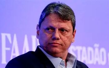 Erika Hilton detona Tarcísio por falar sobre Maduro enquanto SP está em crise: “Inútil”