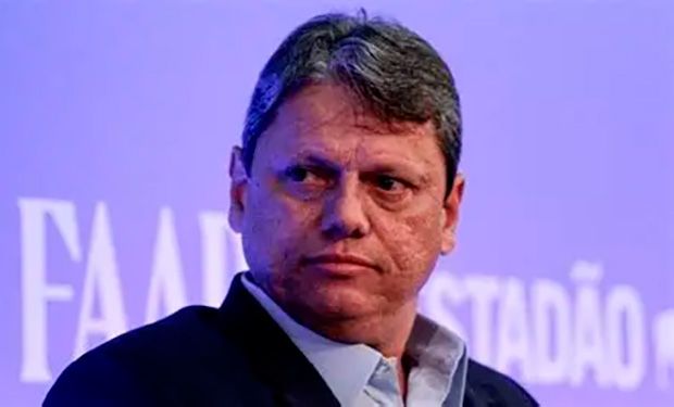 Erika Hilton detona Tarcísio por falar sobre Maduro enquanto SP está em crise: “Inútil”