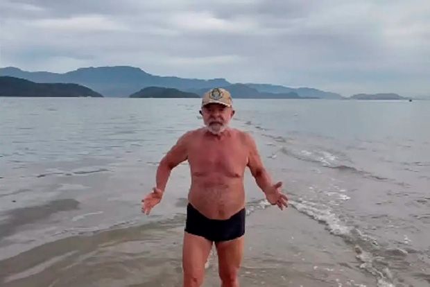 Especialistas analisam VÍDEO de Lula usando sunga na praia