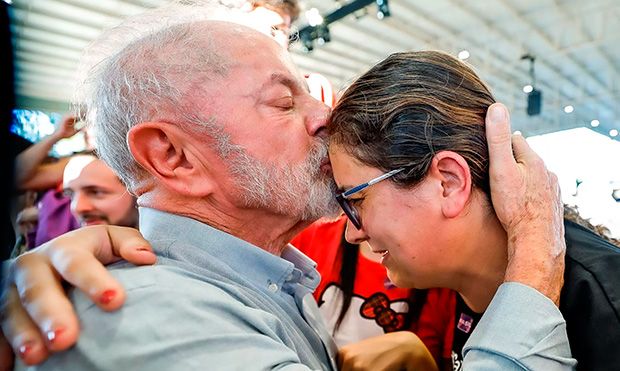 FGV aponta avanço das classes A, B e C no Brasil; Lula comemora e diz que em dois anos, 17,4 milhões de pessoas deixaram a pobreza