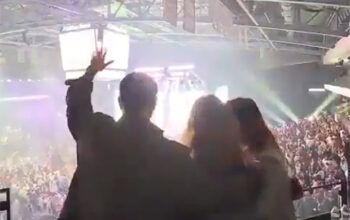 Flávio Bolsonaro curte o Réveillon nos EUA no Addition Arena enquanto o pai é "torturado por Moraes"