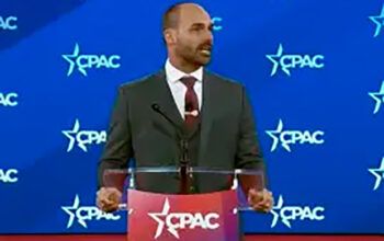 Foragido nos EUA, Eduardo Bolsonaro aluga veículo em Brasília e pede reembolso