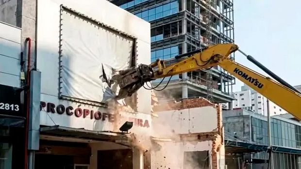 Foto de demolição do Teatro Procópio Ferreira é falsa e feita por IA