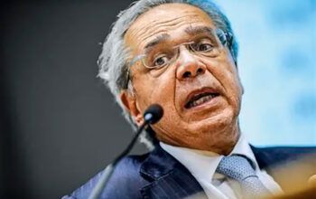 Gleisi exalta recorde do Ibovespa e ironiza alarmismo de Paulo Guedes