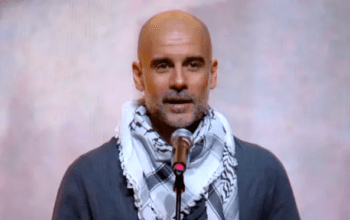 Guardiola usa keffiyeh em ato pró-Palestina: “Nós os deixamos abandonados”