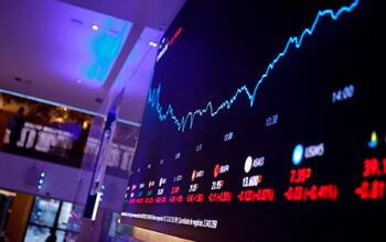 Ibovespa dispara mais de 3%, renova máximas e encosta em 172 mil pontos