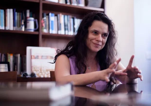 Janaina Paschoal chama Flávio de “filhinho de papai”