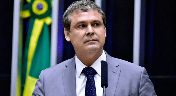 Líder do PT aciona TSE contra “Áltica Research” por divulgar pesquisa eleitoral ilegal no Brasil