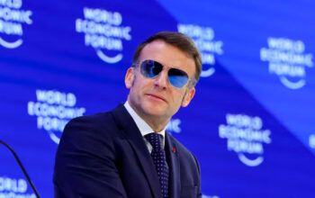 Macron diz que não é hora para imperialismos e que Europa não se curvará a Trump