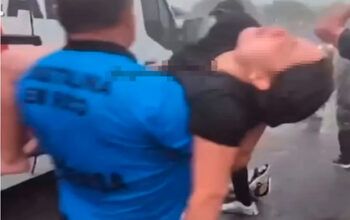 Manifestantes são carregados após raio cair em ato de Nikolas em Brasília