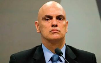 Moraes libera entrega de marmitas a Bolsonaro na Papudinha