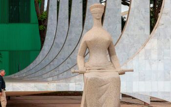 Moraes manda PF avaliar se prisão domiciliar é "melhor alternativa" para Bolsonaro