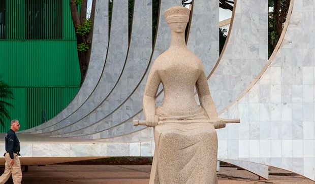 Moraes manda PF avaliar se prisão domiciliar é "melhor alternativa" para Bolsonaro