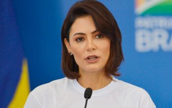 Moraes recebeu Michelle antes de transferir Bolsonaro para Papudinha
