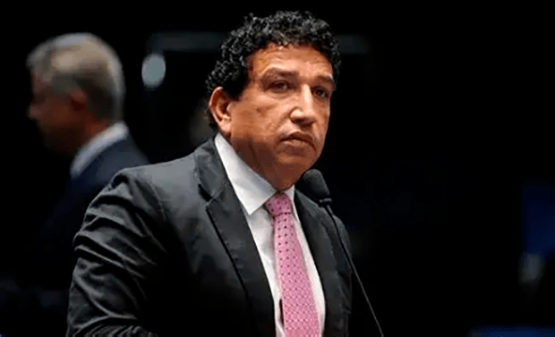 Motorista de Magno Malta é flagrado pela PM filmando arredores da Papudinha