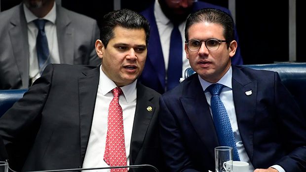 Hugo Motta e Alcolumbre não participarão de ato com Lula sobre ataques de 8 de janeiro