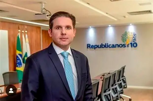 MP denuncia Motta por suposto uso irregular de avião da FAB no réveillon