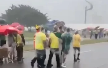 Nikolas Ferreira mantém ato sob forte chuva após raio ferir mais de 30 pessoas, seis em estado grave