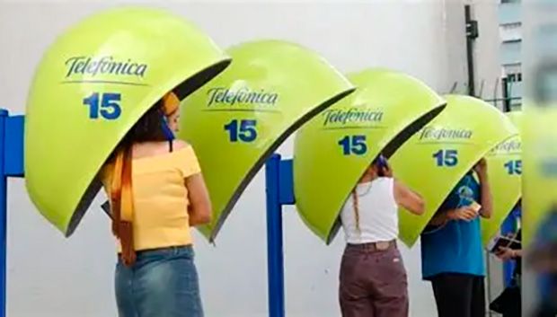 Orelhões que marcaram gerações são removidos das ruas