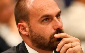 PF ordena que Eduardo Bolsonaro retorne ao trabalho no órgão sob pena de sansões disciplinares