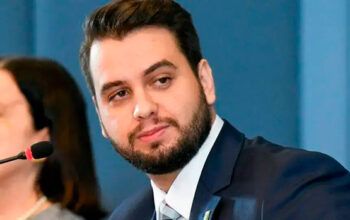 PF prende Filipe Martins em Ponta Grossa por determinação de Alexandre de Moraes