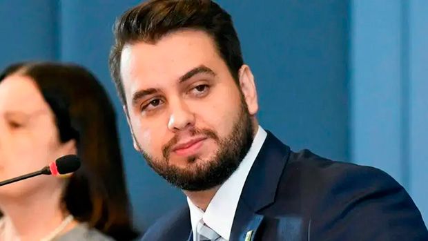 PF prende Filipe Martins em Ponta Grossa por determinação de Alexandre de Moraes