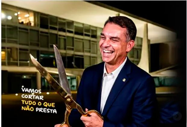 PT debocha de “tesoura” da campanha de Flávio e cita gastos do clã Bolsonaro