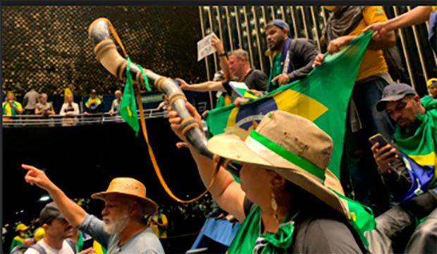 PT prepara ato no dia 8 de janeiro “pela democracia”