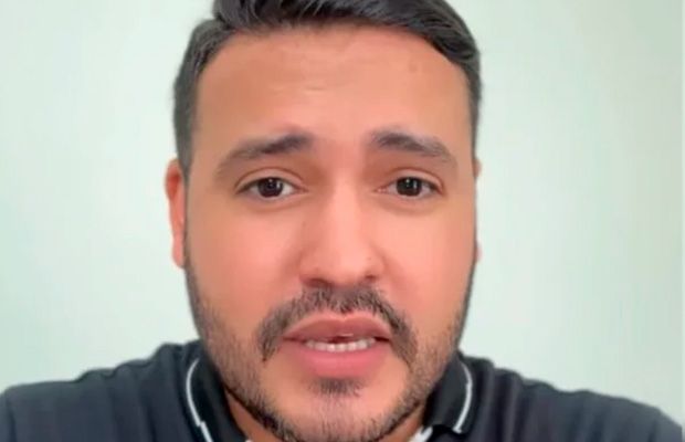 Padre leva golpe ao comprar túnicas na internet e expõe caso nas redes