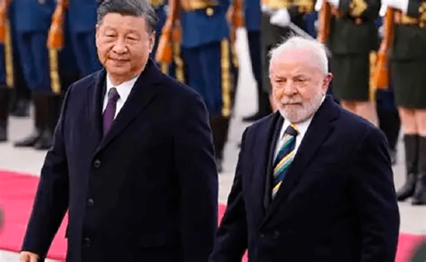Xi Jinping liga para Lula: “Lado certo da História”