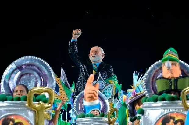 Acadêmicos de Niterói é rebaixada após desfile em homenagem a Lula no Carnaval do Rio 2026