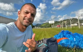 Acidente com asa-delta mata piloto e turista americana na Praia de São Conrado