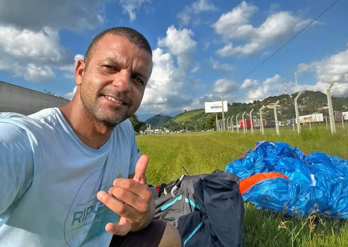 Acidente com asa-delta mata piloto e turista americana na Praia de São Conrado