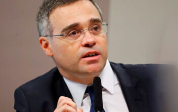 André Mendonça determina devolução de dados sigilosos do Master à CPMI do INSS