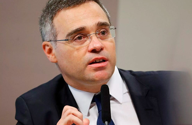 André Mendonça determina devolução de dados sigilosos do Master à CPMI do INSS