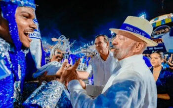 AtlasIntel diz que 60% dizem que Lula acertou em aceitar homenagem de Carnaval