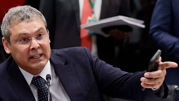 Base do governo vai assinar CPI do Banco Master, diz Lindbergh