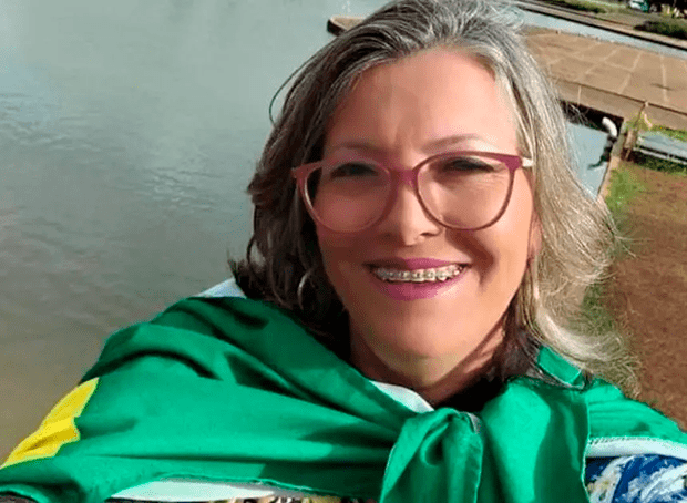 Bolsonarista foragida do 8/1 é presa ao tentar emitir nova identidade