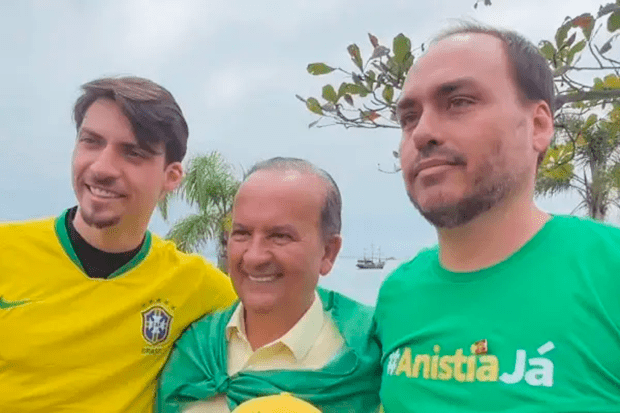 Carluxo ameaça abandonar Jorginho Mello para apoiar aliado de Kassab