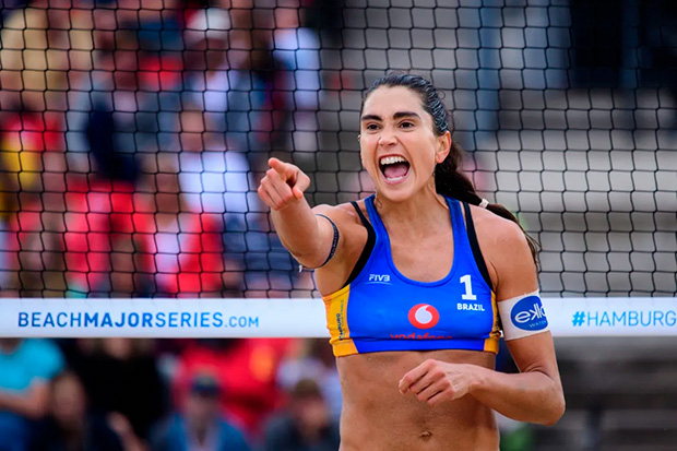 Carol Solberg é suspensa pela FIVB por celebrar prisão de Bolsonaro