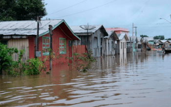 Cheia de rios amazônicos deixa 35 cidades em alerta e emergência