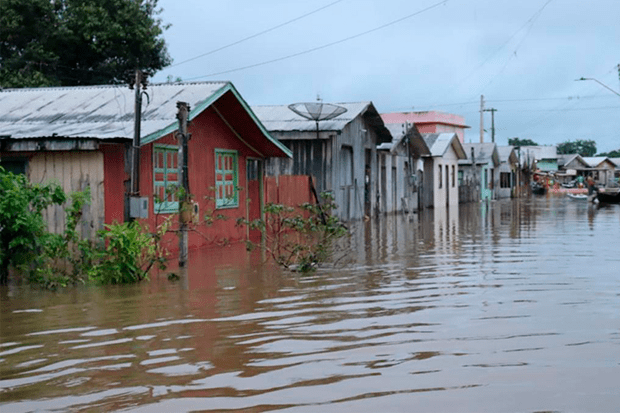 Cheia de rios amazônicos deixa 35 cidades em alerta e emergência