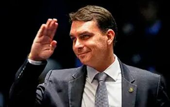 Convocação de sócia de Flávio Bolsonaro entra na pauta da CMPI do INSS