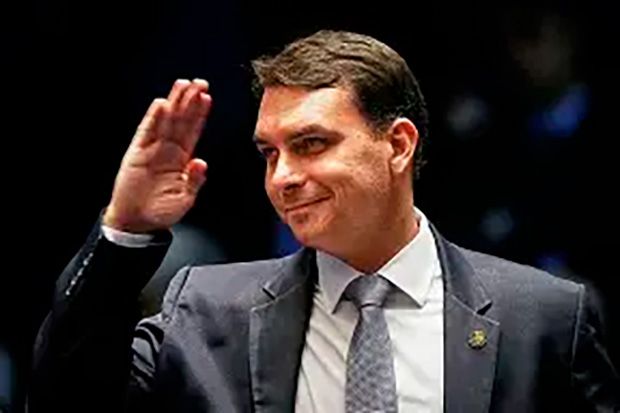 Convocação de sócia de Flávio Bolsonaro entra na pauta da CMPI do INSS