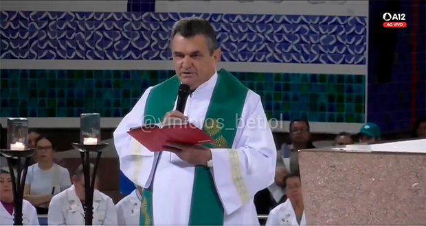 Em Aparecida, padre critica Nikolas, marcha “pelo poder” e cristãos que defendem armas
