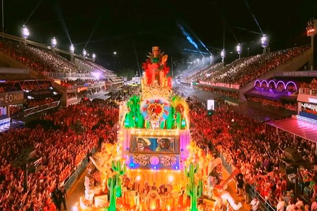 Escola de samba Acadêmicos de Niterói homenageou o presidente Luiz Inácio Lula da Silva
