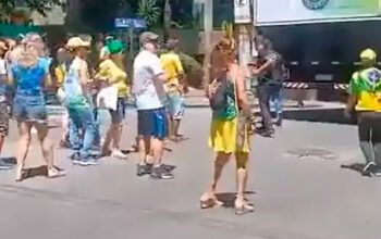 Flopou: “Bloco da Anistia” de Nikolas Ferreira reúne menos de 100 pessoas