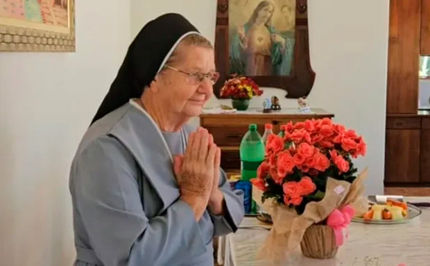 Freira de 82 anos assassinada em convento também foi estuprada, diz polícia